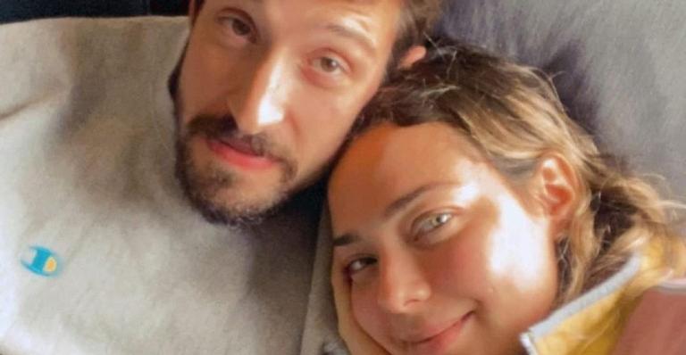 Morando em Barcelona, Vinicius Martinez publica vídeo romântico com Carol Dantas