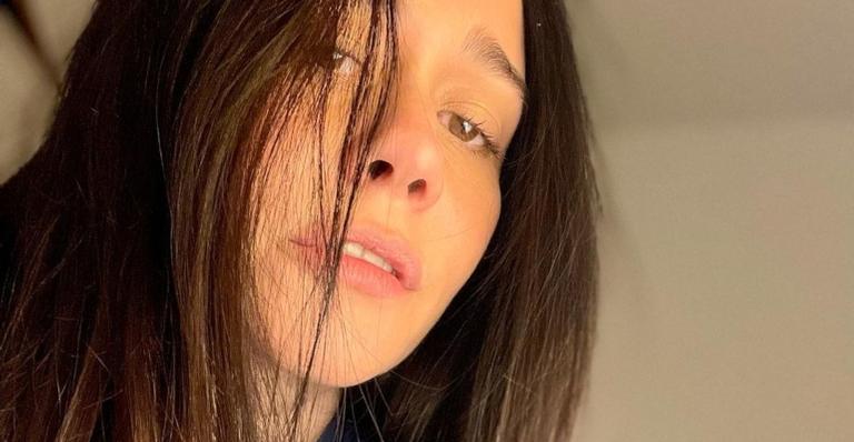 Alessandra Negrini exibe sua beleza natural ao posar sem maquiagem: ”Fim de tarde”