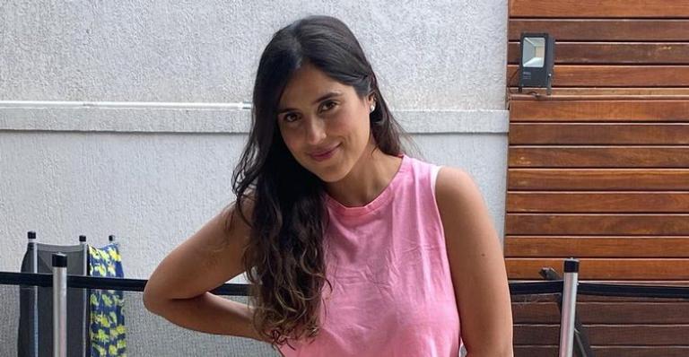 Camilla Camargo encanta a web com adorável registro: ”Amando? Como nunca!”