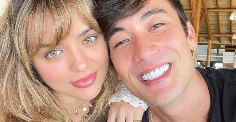 Na Bahia, Daniel Caon surge abraçado com Rafa Kalimann na piscina e fãs elogiam: ”Perfeitos”