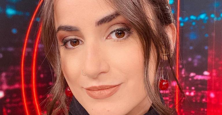Mari Palma arrasa em make para apresentar seu programa e fãs elogiam: ”Que maravilhosa!”