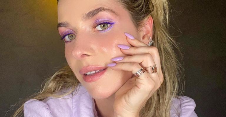 Monique Alfradique exibe look romântico e chama atenção: ”Cores leves e vibrações positivas”
