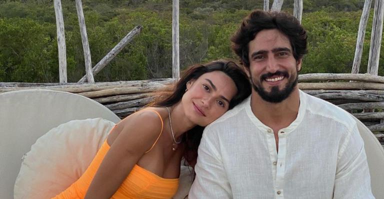 Thaila Ayala se derrete ao posar com o marido, Renato Góes: ”Ele beija meu sorriso”