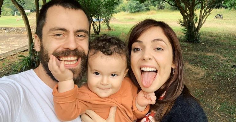 Titi Müller se derrete ao postar clique do marido e do filho se divertindo juntos