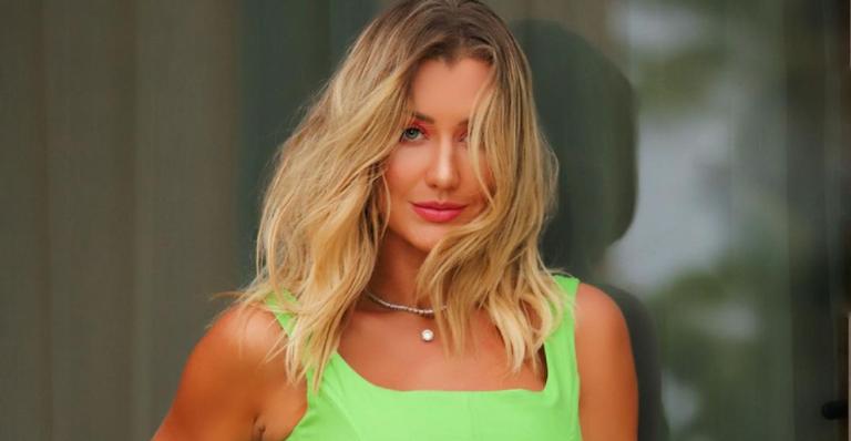 Ana Paula Siebert exibe look despojado e recebe elogios dos fãs: ”Arrasou”