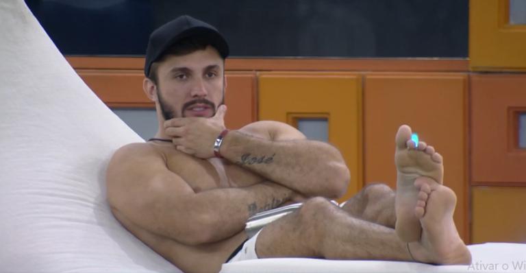 BBB21: Arthur conversa com Pocah e admite: ”Esse é o paredão mais difícil para mim”