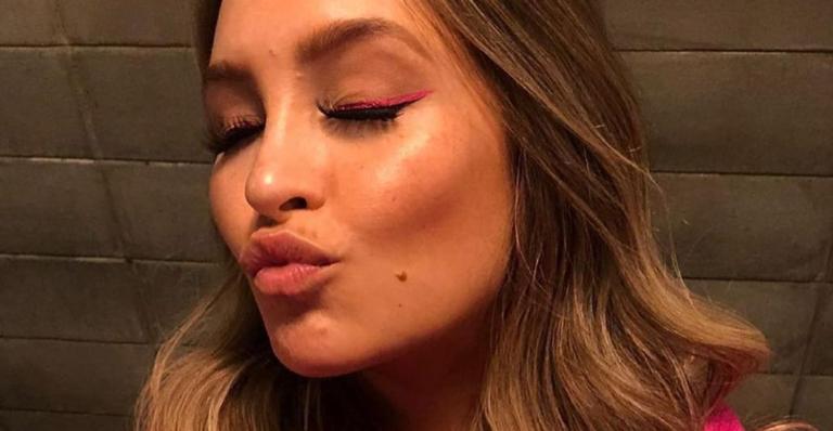 Carla Diaz usa look deslumbrante e fãs elogiam: ”Maravilhosa”