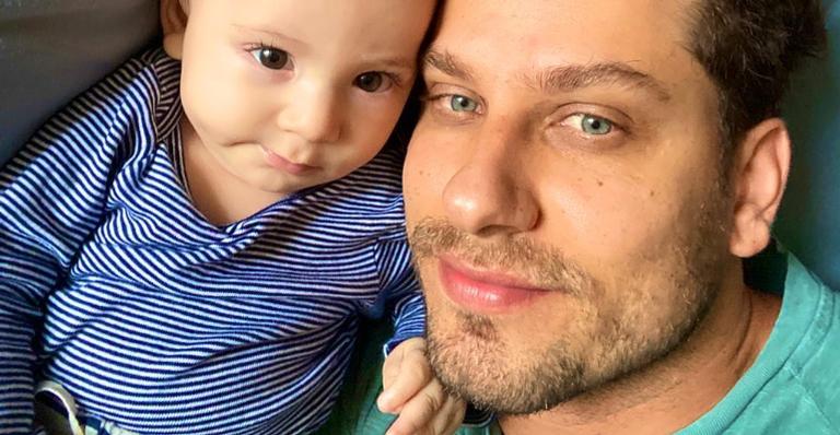 Eliéser Ambrósio celebra 7 meses do filho com fantasia especial: ”Família dinossauro”