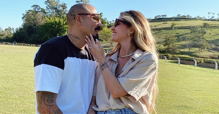 Ex-BBB Aline Gotschalg celebra seis anos ao lado de Fernando Medeiros