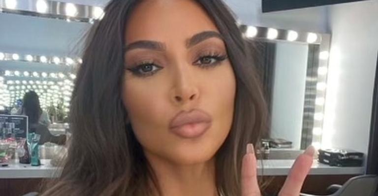 Kim Kardashian pode estar namorando repórter de política, diz fonte próxima