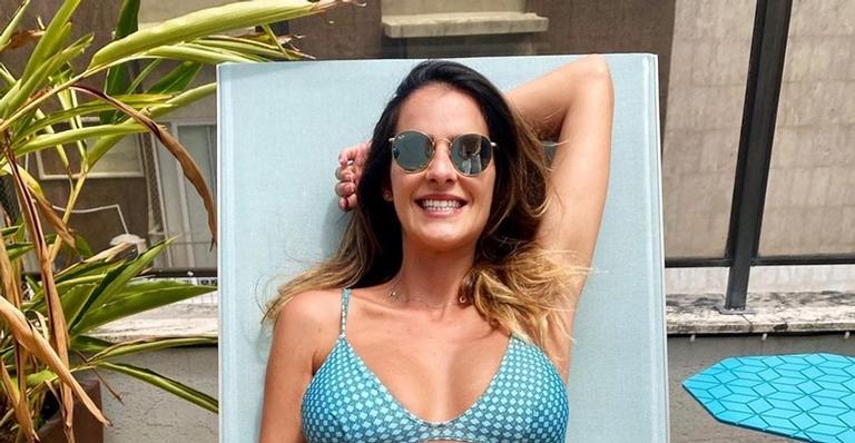 Marcella Fogaça posta clique fofinho das perninhas das filhas, Pietra e Sophia