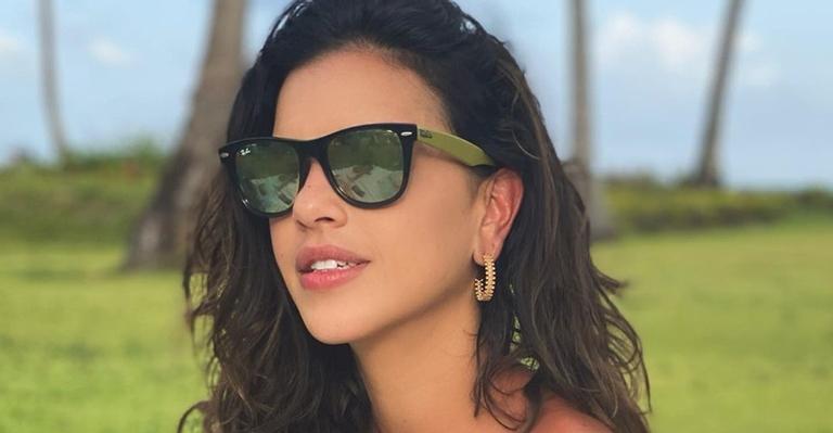De biquíni, Mariana Rios surge pleníssima e manda recado: ”Sorria para a vida!”