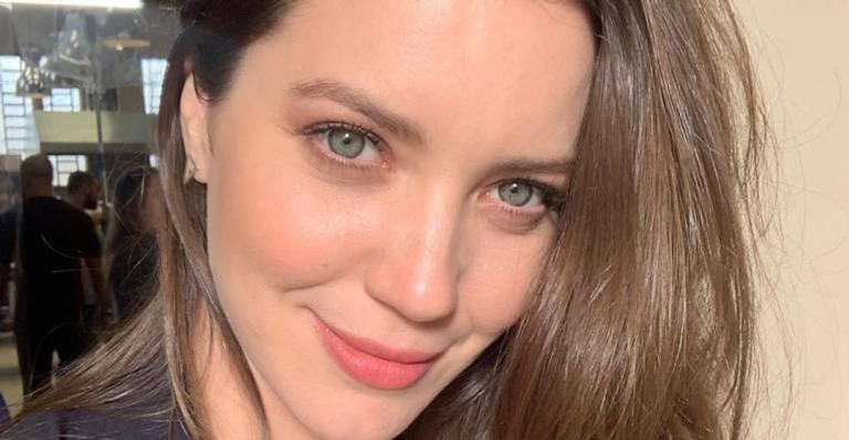 Nathalia Dill comemora vacinação da mãe, Evellyn: ”Viva o SUS”