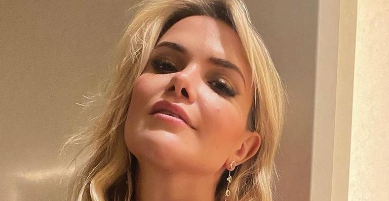 Sem sutiã, Marcela Mc Gowan posa com o blazer aberto e eleva a temperatura: ”Que mulher é essa?”