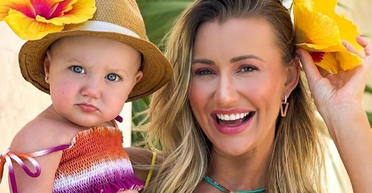 Ana Paula Siebert divide cliques lindos de Vicky com maiô fofíssimo e de chapéu em praia do México