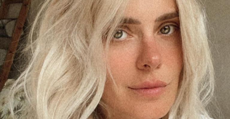 Carolina Dieckmann ousa no clique de biquíni e impressiona fãs: ”Uau”