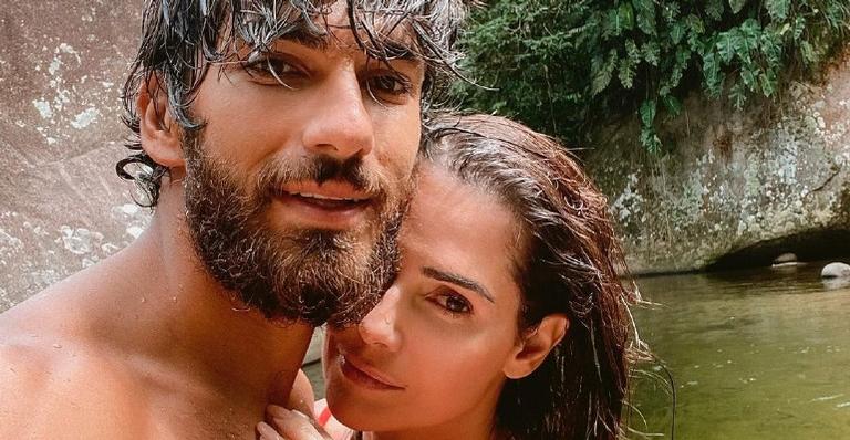 Deborah Secco deixa a web babando ao publicar fotos com Hugo Moura