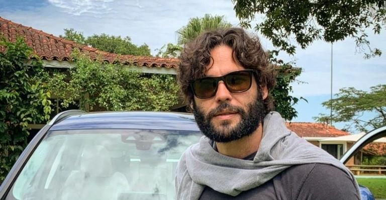 Dudu Azevedo se diverte ao treinar com seus cachorros e web brinca: ”Treino fofo”