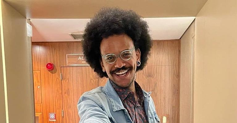 Mudou! Ex-BBB João Luiz exibe novo visual após eliminação do reality
