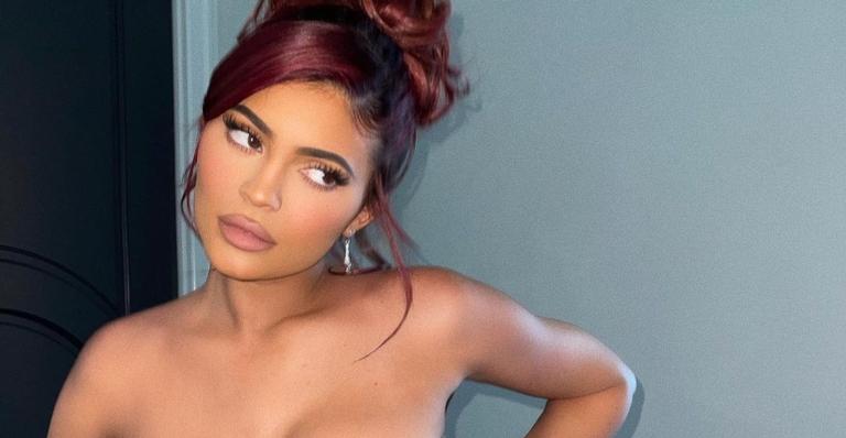 Em clique raro, Kylie Jenner aparece sem maquiagem e surpreende web: ”Que pele”