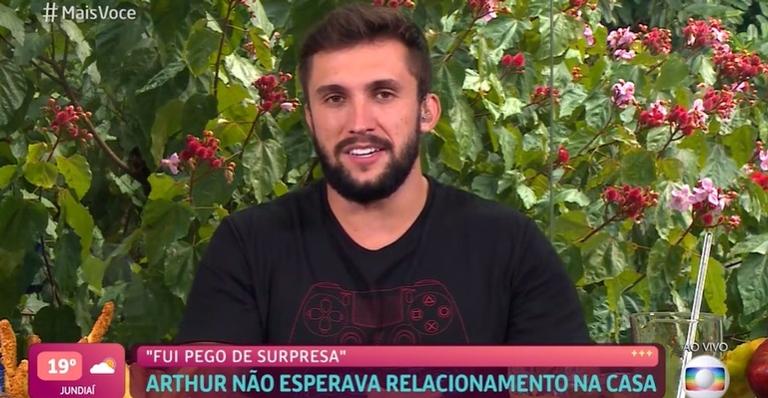 No ‘Mais Você’, Arthur revela já ter procurado Carla Diaz e assume que errou: ”Eu me apaixonei!”