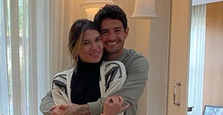 Imunizada! Rebeca Abravanel toma segunda dose da vacina contra Covid-19