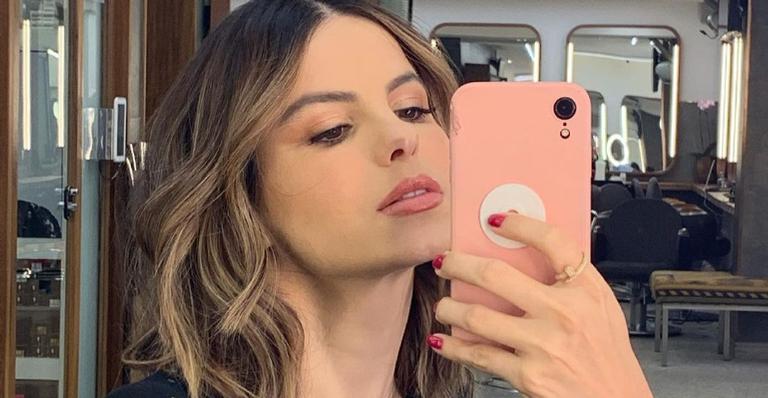 Sthefany Brito publica mais fotos com o novo visual e brinca: ”Tá bom, parei”