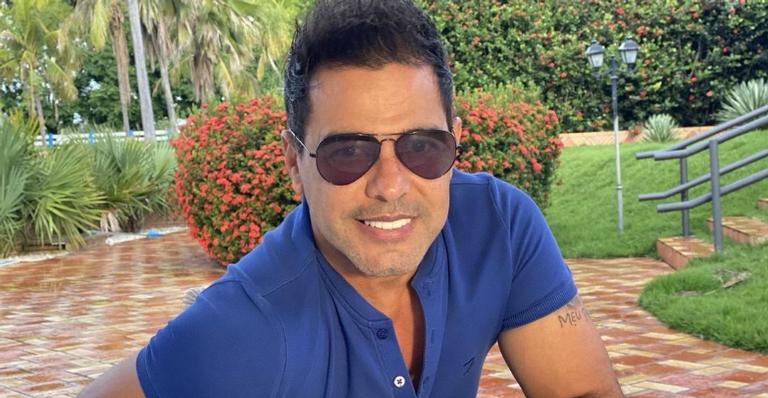 Zezé Di Camargo pega pesado na academia e boa forma impressiona web: ”Até me desconcentrei!”