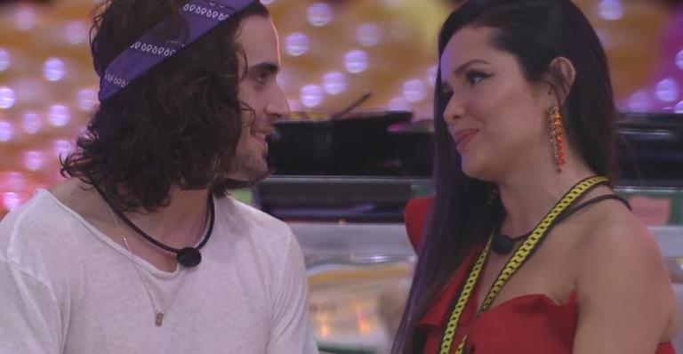 BBB21: Durante a festa, Fiuk e Juliette voltam a trocar flertes e brother pede: ”Fala mais perto!”