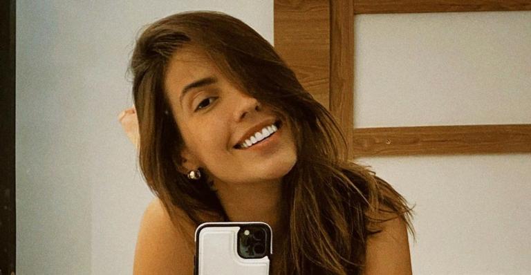 Repleta de estilo, Gabi Brandt arrasa ao posar em clique no espelho: ”Gata”