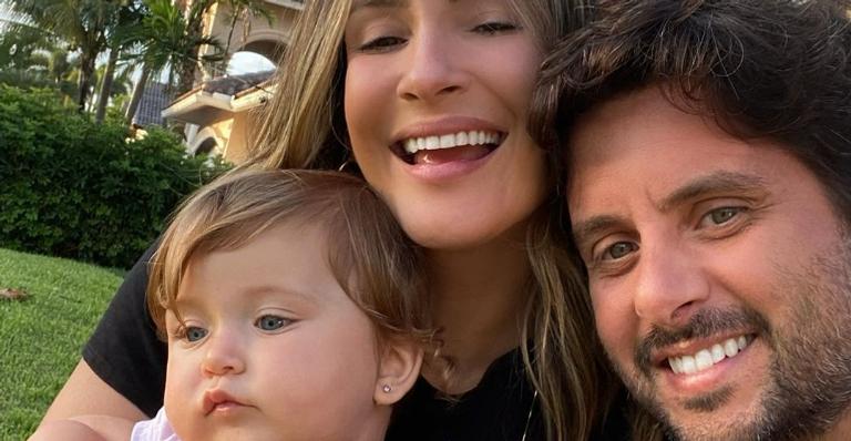 Marido de Claudia Leitte relembra dia em família e encanta fãs: ”Lindos”