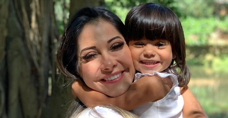 Mayra Cardi derrete a web ao postar vídeo da filha mandando recado motivacional