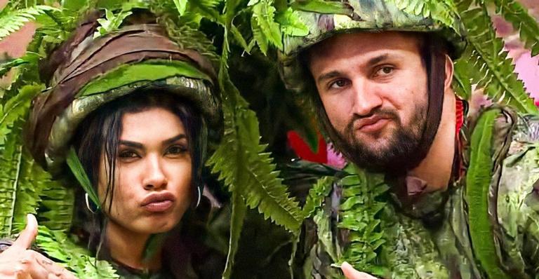 Arthur zoa Pocah ao flagrar a amiga dormindo durante voo: ”Aqui está tudo normal”