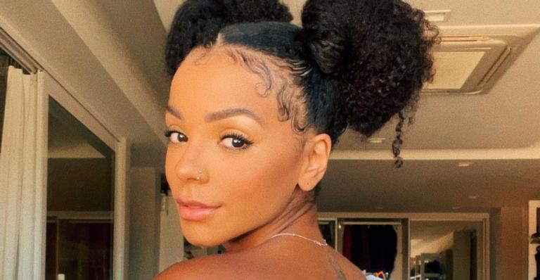 Brunna Gonçalves aposta em visual ‘all black’ para viagem: ”Aerolook de respeito!”