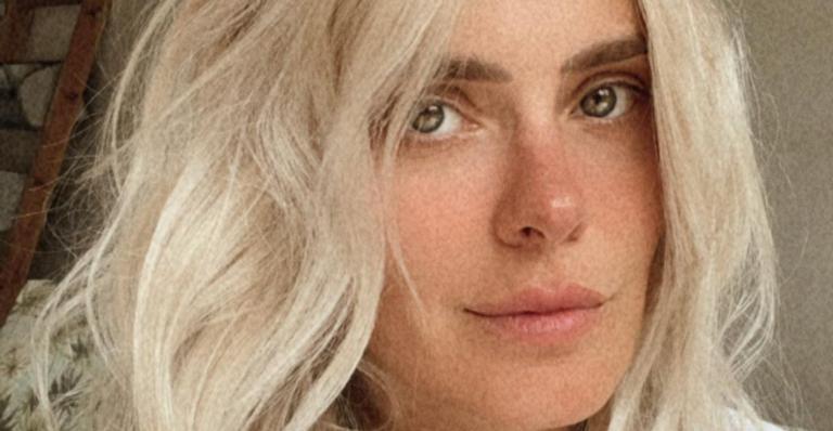 Carolina Dieckmann posa para clique descontraído: ”Cara de sexta”