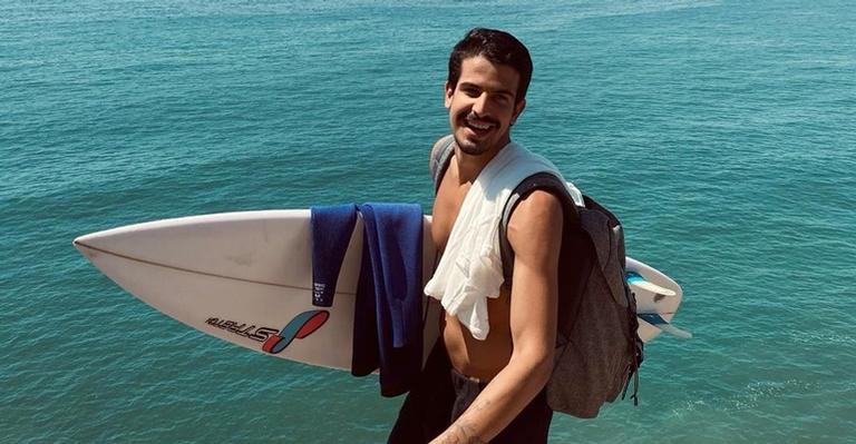 Enzo Celulari relembra viagem e posta clique com Bruna Marquezine: ”Casal mais lindo”