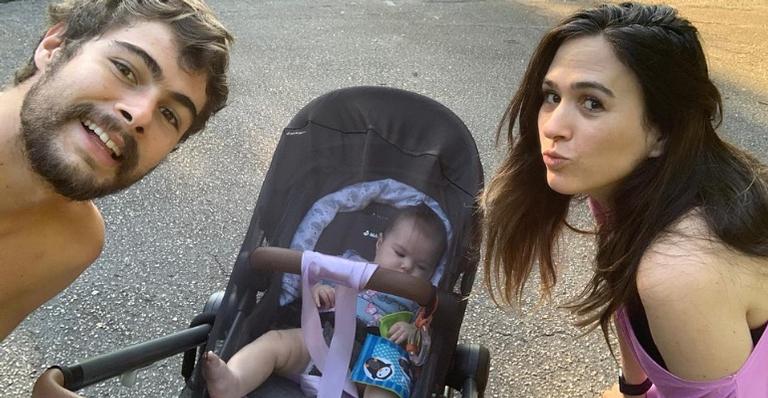 Tatá Werneck compartilha clique encantador com Rafa Vitti e Clara Maria: ”Minha família”