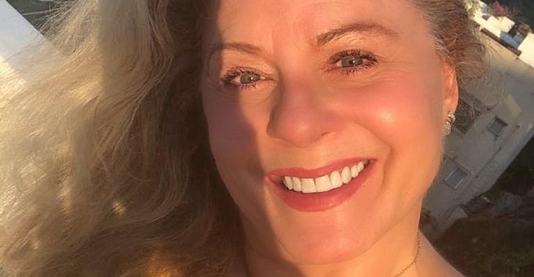 Vera Fischer surge sorridente em foto e dispara: ”Pra alegrar o coração de vocês”