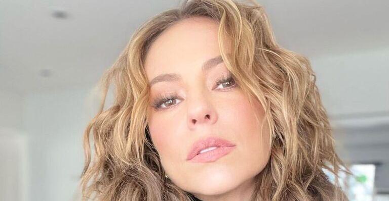 No Faustão, Paolla Oliveira surge com produção preta nada básica e choca: ”Deusa”