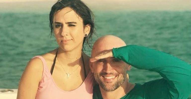 Após agravamento do estado de saúde de Paulo Gustavo, Tatá Werneck declara: ”Ele está vivo”