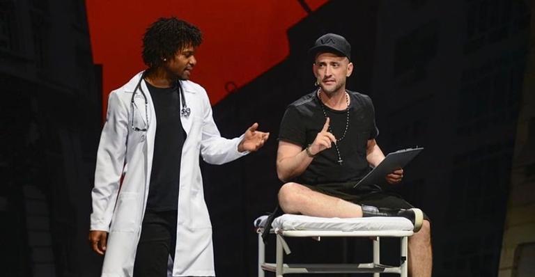 David Junior fala sobre importância de Paulo Gustavo em sua carreira