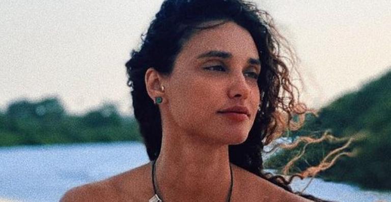 Débora Nascimento encanta a web com cliques de viagem: ”Tem amor envolvido”