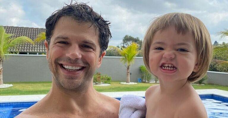 Duda Nagle publica vídeo com Zoe e a sobrinha, Manu, e diverte a web: ”Fofuras”