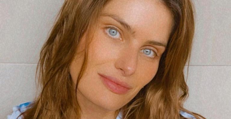 Aproveitando viagem para os EUA, Isabeli Fontana é vacinada contra a Covid-19