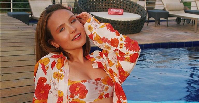 Larissa Manoela curte dia na piscina e coleciona elogios na web: ”Lindíssima!”