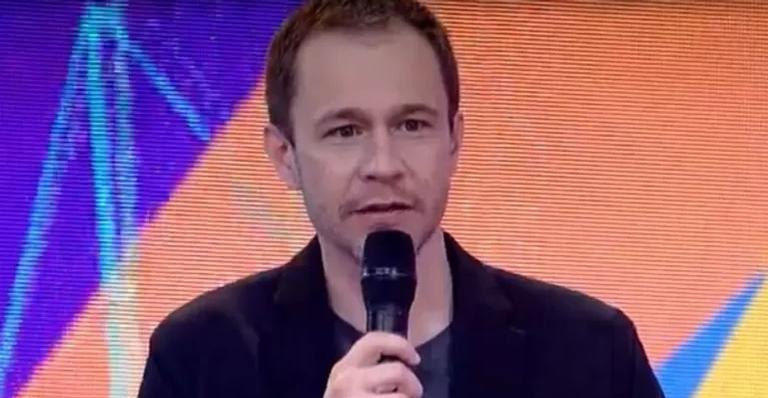 Tiago Leifert manda recado para os finalistas: ”Tô testado para covid e vou apertar vocês!”