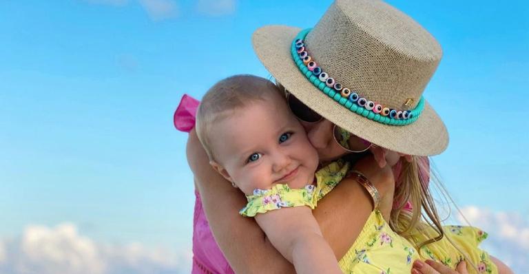 Ana Paula Siebert reencontra a filha, Vicky, após viagem para Miami: ”Melhor momento”