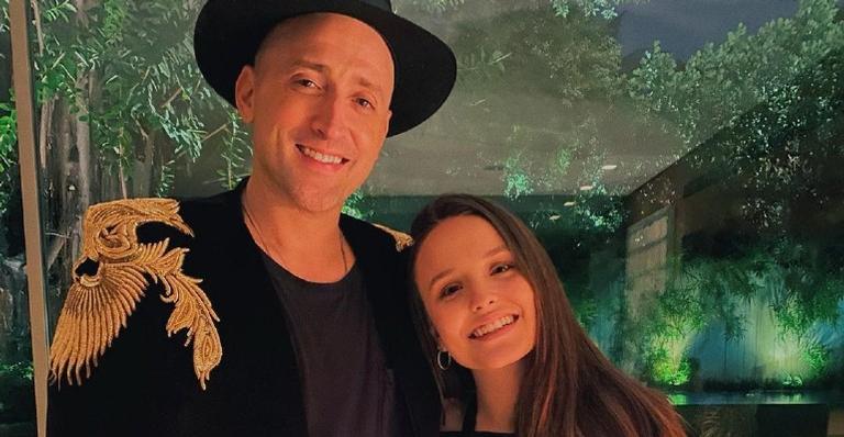 Larissa Manoela relembra momentos ao lado de Paulo Gustavo e lamenta: ”Tá difícil acreditar!”