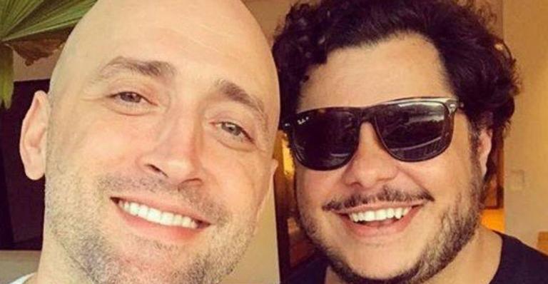 Marcus Majella emociona ao prestar homenagem para Paulo Gustavo: ”Te amo para sempre”