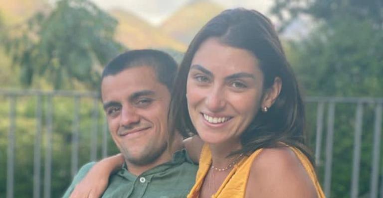 Mariana Uhlmann posta clique romântico com o marido, Felipe Simas: ”Como é bom ter você”